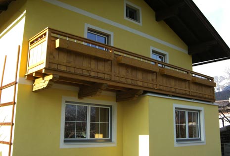 Neuer Balkon an generalsaniertem Haus